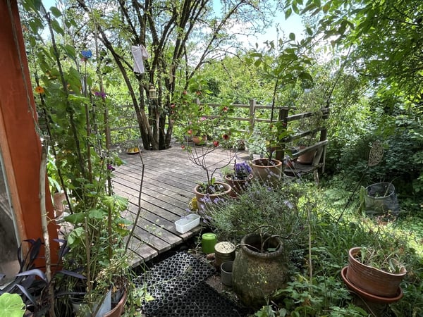 1.5-Zimmer Einfamilienhaus mit einem idyllischen Umschwung, verschiedenen Sitzplätzen + Gartenhaus. 27