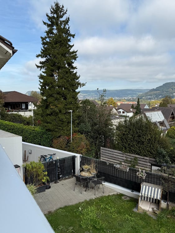 Exklusives Einfamilienhaus mit Einliegerwohnung an ruhiger Hanglange. 28