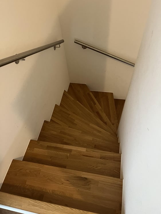 Exklusives Einfamilienhaus mit Einliegerwohnung an ruhiger Hanglange. 12