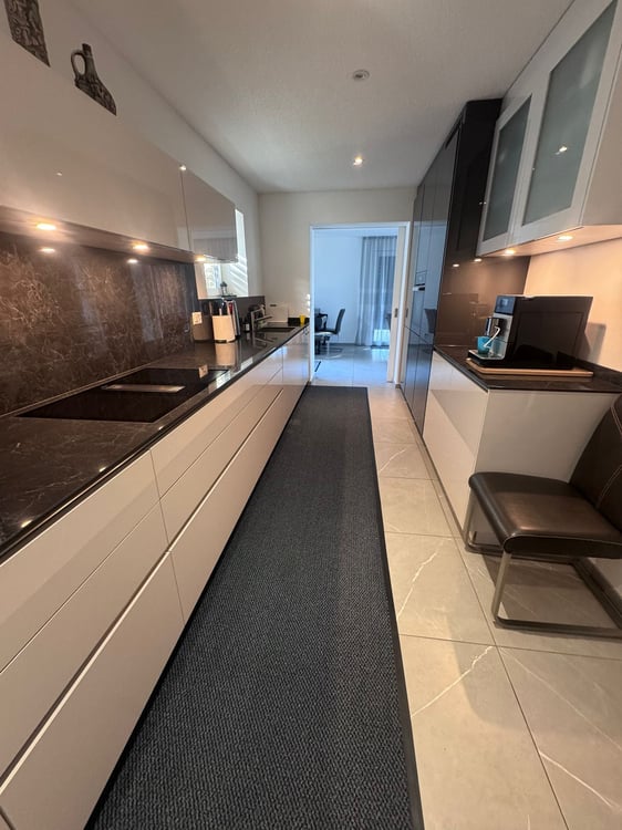 Exklusives Einfamilienhaus mit Einliegerwohnung an ruhiger Hanglange. 6