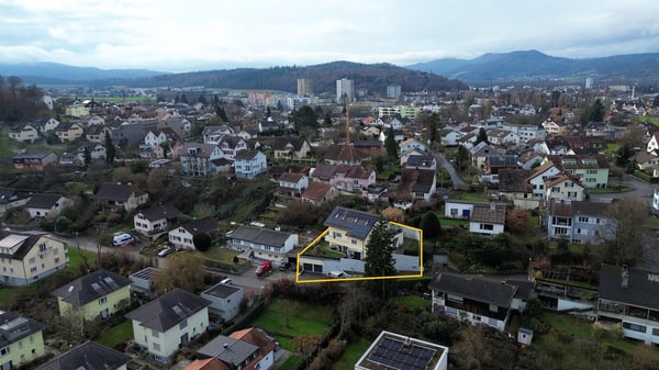 Exklusives Einfamilienhaus mit Einliegerwohnung an ruhiger Hanglange. 30