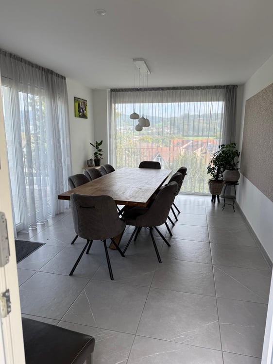 Exklusives Einfamilienhaus mit Einliegerwohnung an ruhiger Hanglange. 9