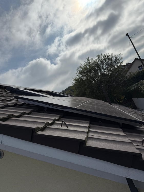 Exklusives Einfamilienhaus mit Einliegerwohnung an ruhiger Hanglange. 26