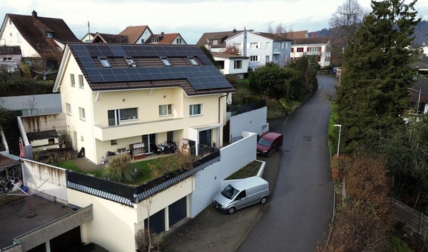 Exklusives Einfamilienhaus mit Einliegerwohnung an ruhiger Hanglange. 1