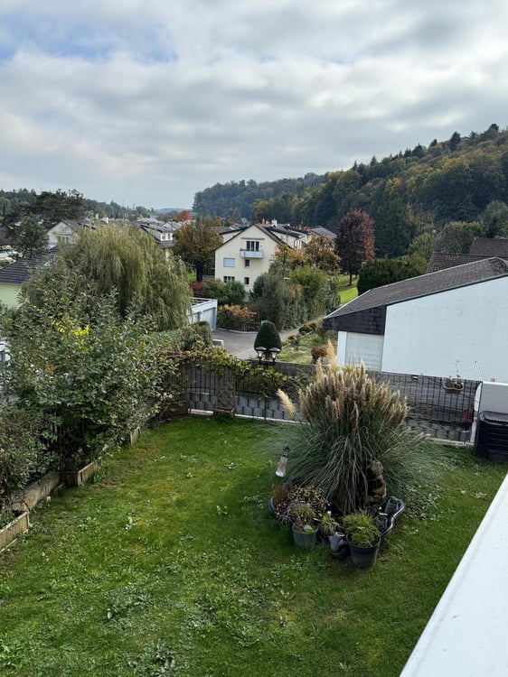 Exklusives Einfamilienhaus mit Einliegerwohnung an ruhiger Hanglange. 27