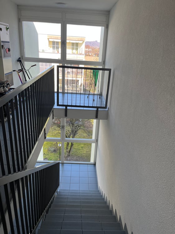 Sonnige 4.5-Zimmer Attikawohnung mit grosser Terrasse und Parkplatz in der Tiefgarage. 3