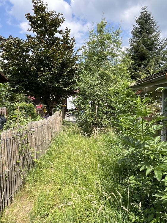 Kleinhaus (2.5 Zimmer, neuwertig) mit Garten an idyllischer Lage im Feriendorf Walde (mit Freibad). 24