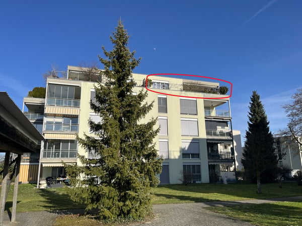 Sonnige 4.5-Zimmer Attikawohnung mit grosser Terrasse und Parkplatz in der Tiefgarage. 24