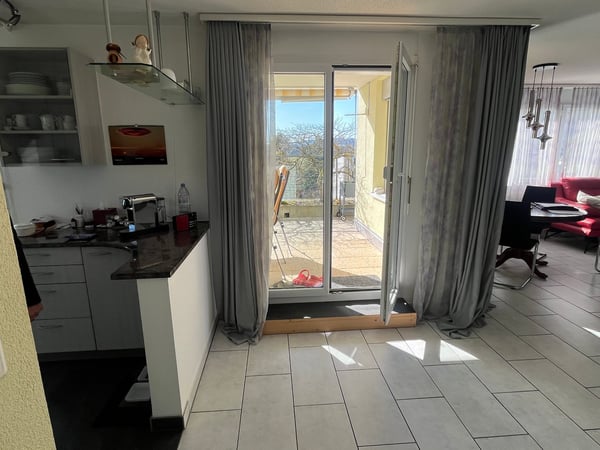 Sonnige 4.5-Zimmer Attikawohnung mit grosser Terrasse und Parkplatz in der Tiefgarage. 10