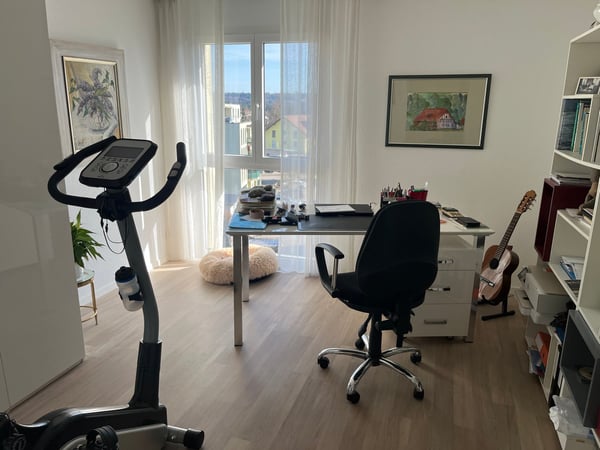 Sonnige 4.5-Zimmer Attikawohnung mit grosser Terrasse und Parkplatz in der Tiefgarage. 12