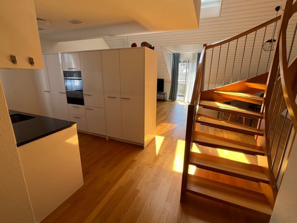 4.5-Zimmer-Maisonette-Wohnung mit viel Charme und grossem Balkon. 12