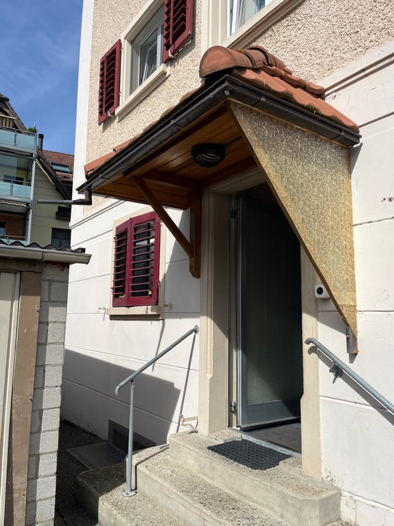 Mehrfamilienhaus mit 4 Wohnungen an schönster Lage direkt an der Aare. 4