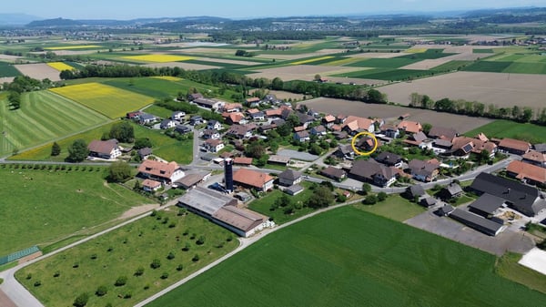 Bauernhausteil zum selber fertig ausbauen an ruhiger Lage mit schönem Garten. 3