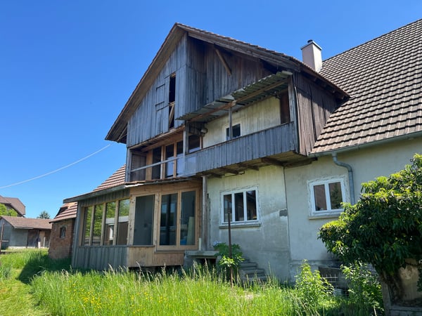 Bauernhausteil zum selber fertig ausbauen an ruhiger Lage mit schönem Garten. 19