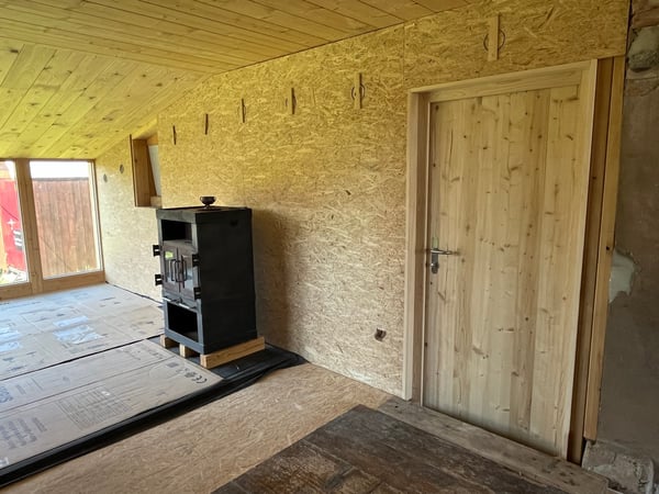 Bauernhausteil zum selber fertig ausbauen an ruhiger Lage mit schönem Garten. 6