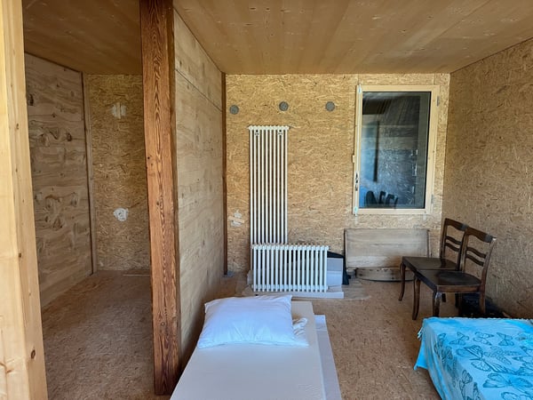 Bauernhausteil zum selber fertig ausbauen an ruhiger Lage mit schönem Garten. 11