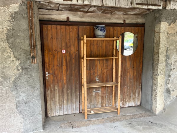 Bauernhaus mit 2 Wohnungen und Restaurant (mit weiteren Wohnungen ausbaubar). 29