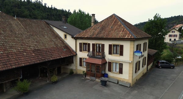 Bauernhaus mit 2 Wohnungen und Restaurant (mit weiteren Wohnungen ausbaubar). 41