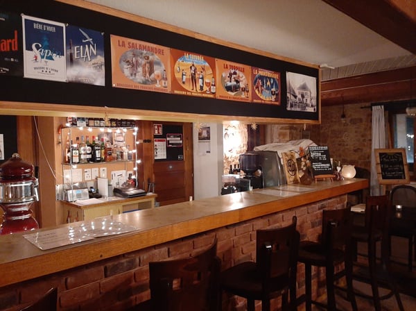 Bauernhaus mit 2 Wohnungen und Restaurant (mit weiteren Wohnungen ausbaubar). 43
