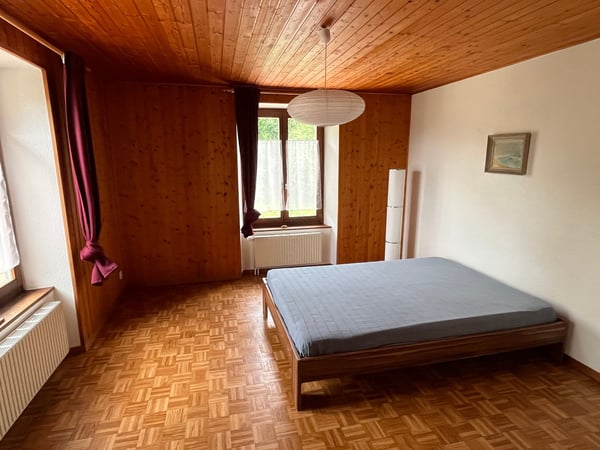 Bauernhaus mit 2 Wohnungen und Restaurant (mit weiteren Wohnungen ausbaubar). 18