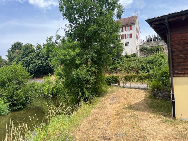Bauernhaus mit 2 Wohnungen und Restaurant (mit weiteren Wohnungen ausbaubar). 27