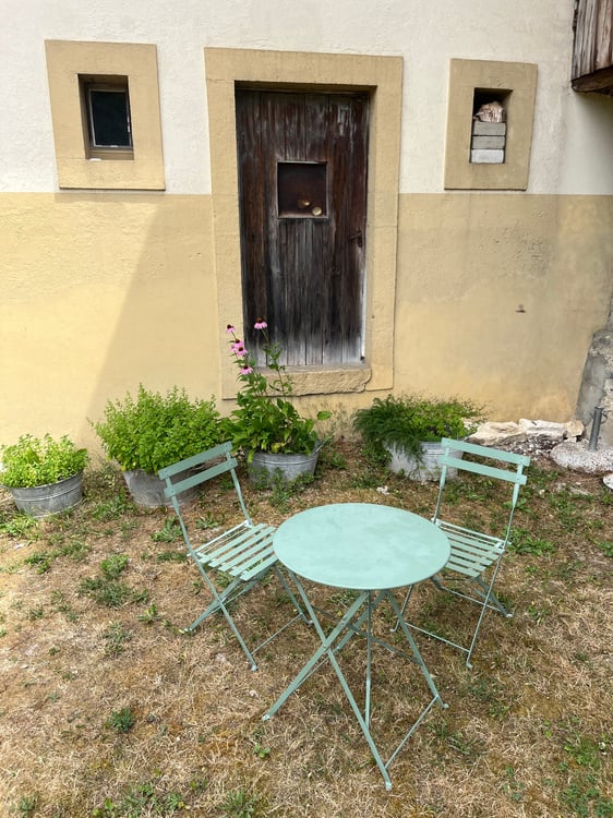 Bauernhaus mit 2 Wohnungen und Restaurant (mit weiteren Wohnungen ausbaubar). 26