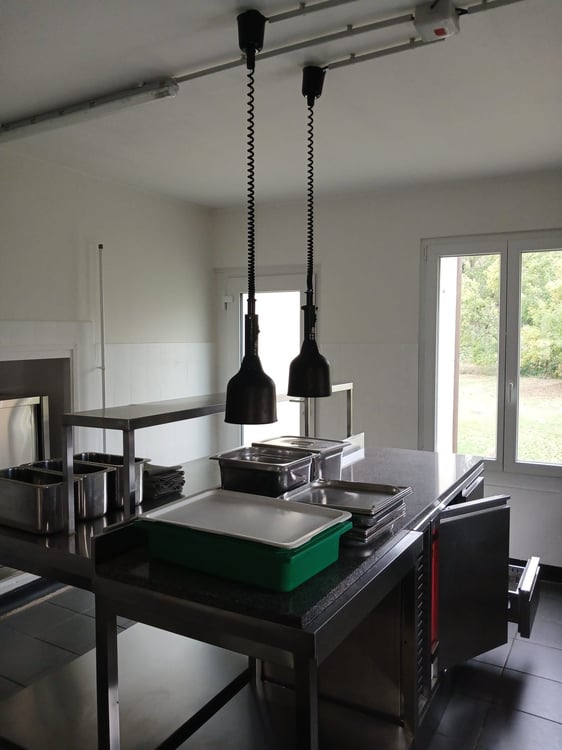 Bauernhaus mit 2 Wohnungen und Restaurant (mit weiteren Wohnungen ausbaubar). 47