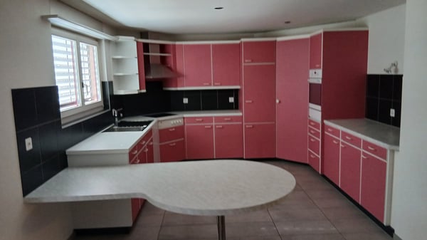 Grosse 4.5 -Zimmer-Wohnung mit Balkon und Kamin, TOP-Lage in Steffisburg