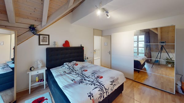Helle, grosszügige 5.5-Zimmer-Maisonettewohnung mit 3 Parkplätzen an zentraler Lage in Burgdorf 8