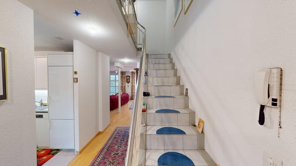 Helle, grosszügige 5.5-Zimmer-Maisonettewohnung mit 3 Parkplätzen an zentraler Lage in Burgdorf 6
