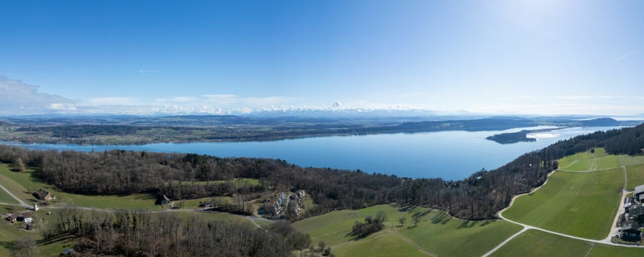 Appartamento attico esclusivo in posizione ideale con vista spettacolare sulle montagne e sul lago