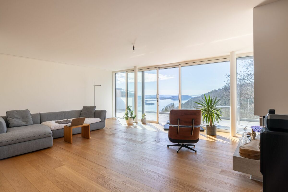 Appartamento attico esclusivo in posizione ideale con vista spettacolare sulle montagne e sul lago