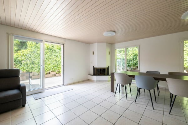 6.5 Zimmer Einfamilienhaus mit grossem Platzangebot in Plasselb 2