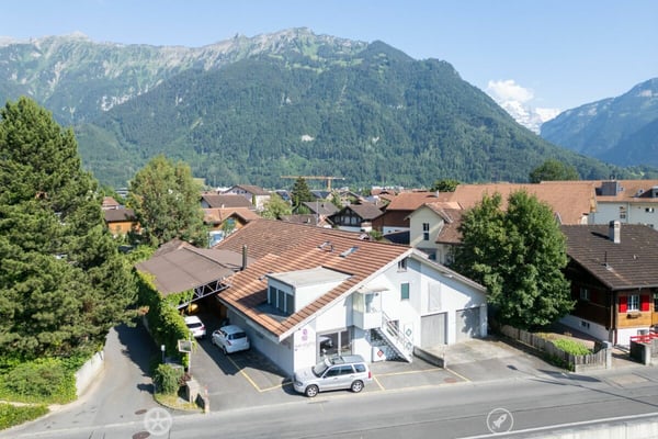 Rendite- oder Eigennutzung: Wohn- und Gewerbeobjekt in Matten bei Interlaken