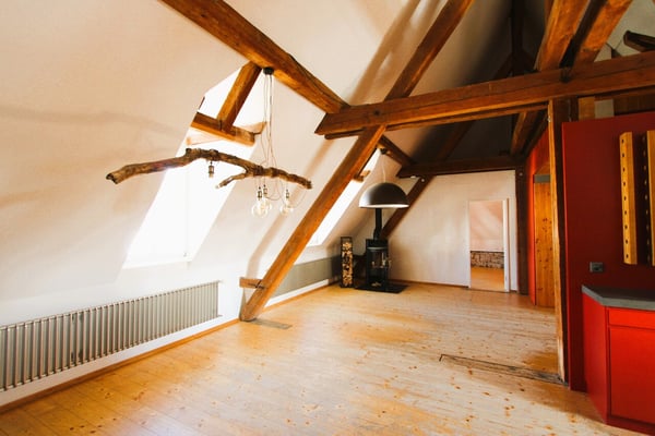 Stimmige 2.5-Dachwohnung mit Galerie und viel Charme 2