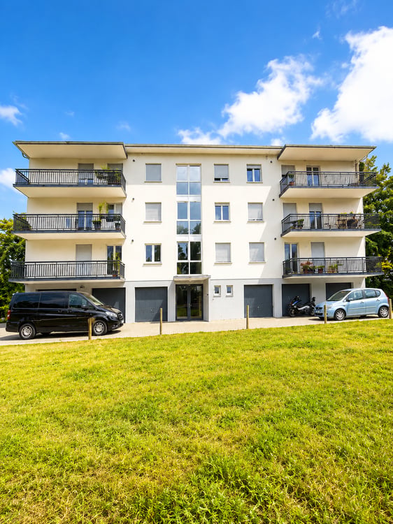Charmant appartement de 5.5 pièces avec balcon et vue dégagée à Villaraboud 10