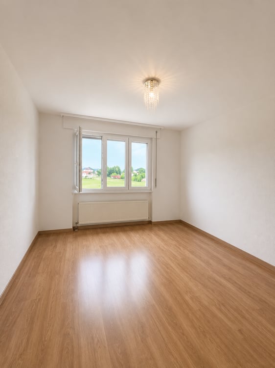 Charmant appartement de 5.5 pièces avec balcon et vue dégagée à Villaraboud 6