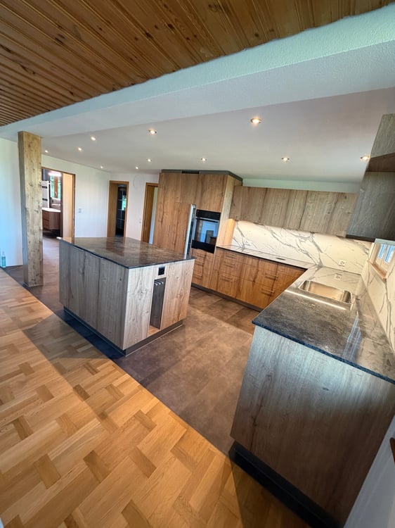 Neu sanierte 3.5-Zimmer-Wohnung in historischen Haus 2