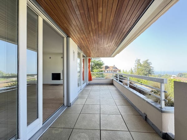 Élégant 1.5 pièces avec terrasse et vue lac d'exception 2