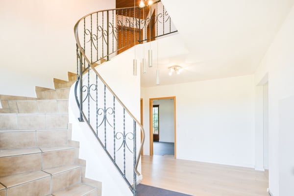 6.5-Zimmer-Einfamilienhaus mit Traumgarten und Whirlpool an unverbaubarer Lage 8