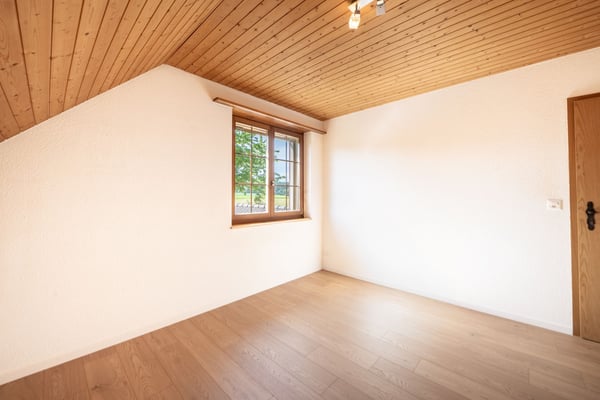 6.5-Zimmer-Einfamilienhaus mit Traumgarten und Whirlpool an unverbaubarer Lage 11