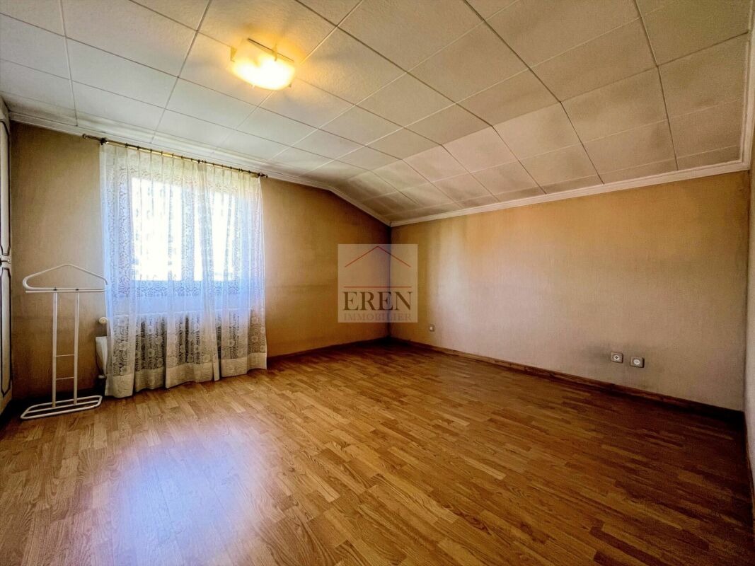 Maison individuelle 4,5 pièces de 160 m2 avec terrasse-pelouse + sous-sol