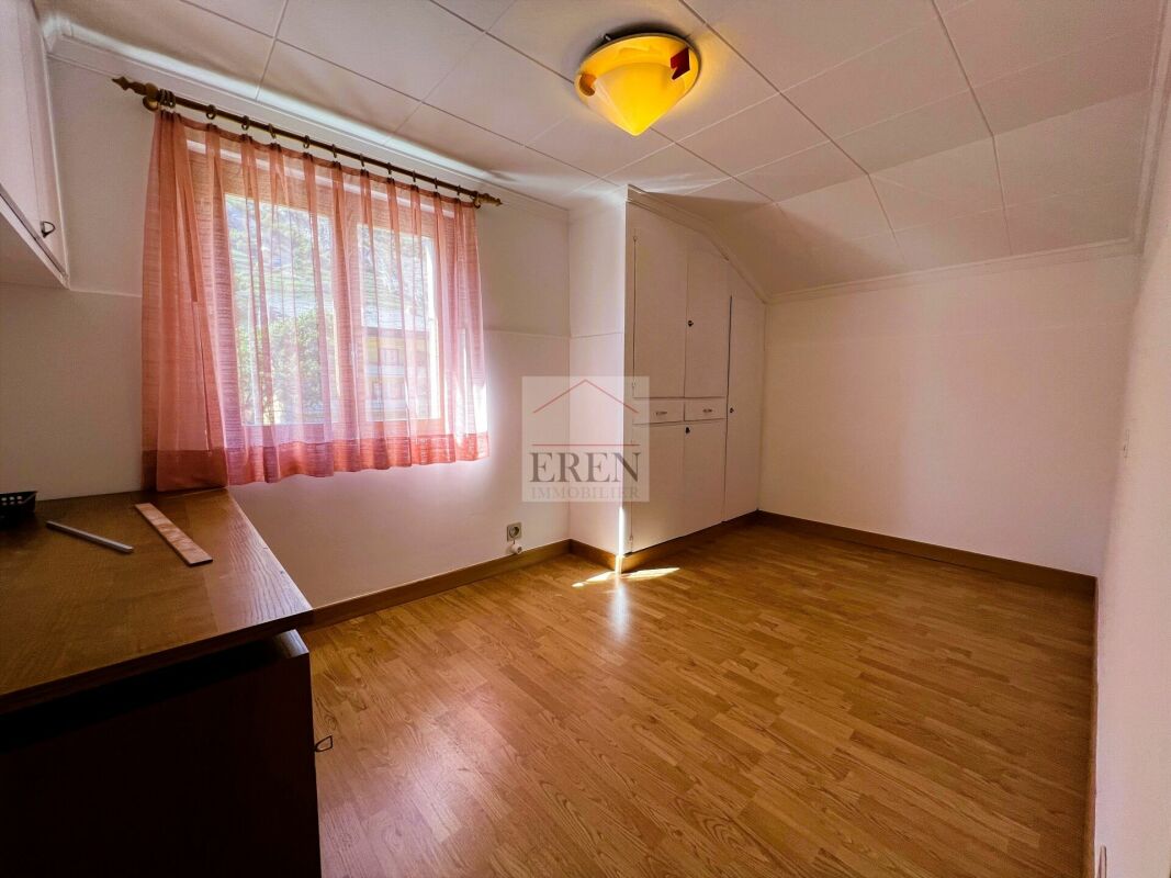 Maison individuelle 4,5 pièces de 160 m2 avec terrasse-pelouse + sous-sol