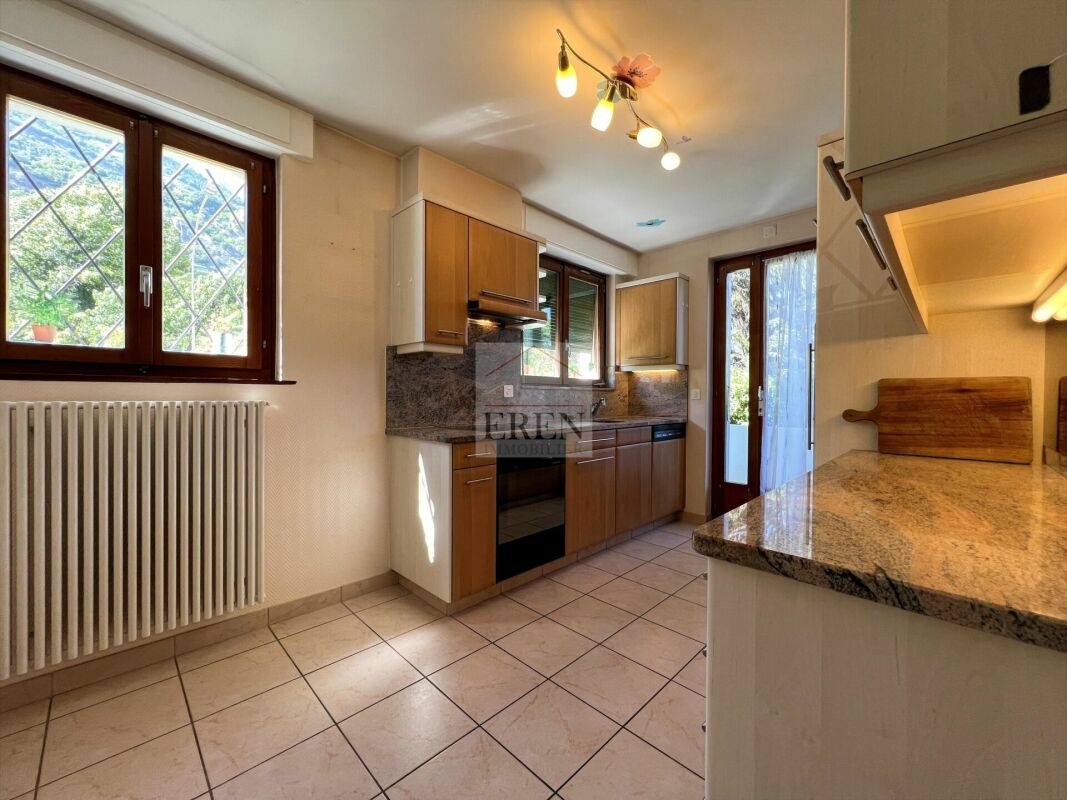 Maison individuelle 4,5 pièces de 160 m2 avec terrasse-pelouse + sous-sol