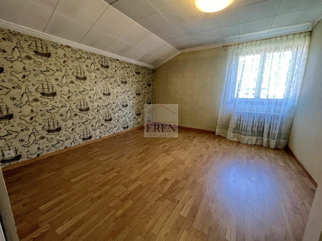 Maison individuelle 4,5 pièces de 160 m2 avec terrasse-pelouse + sous-sol