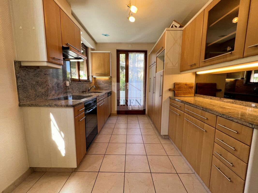 Maison individuelle 4,5 pièces de 160 m2 avec terrasse-pelouse + sous-sol
