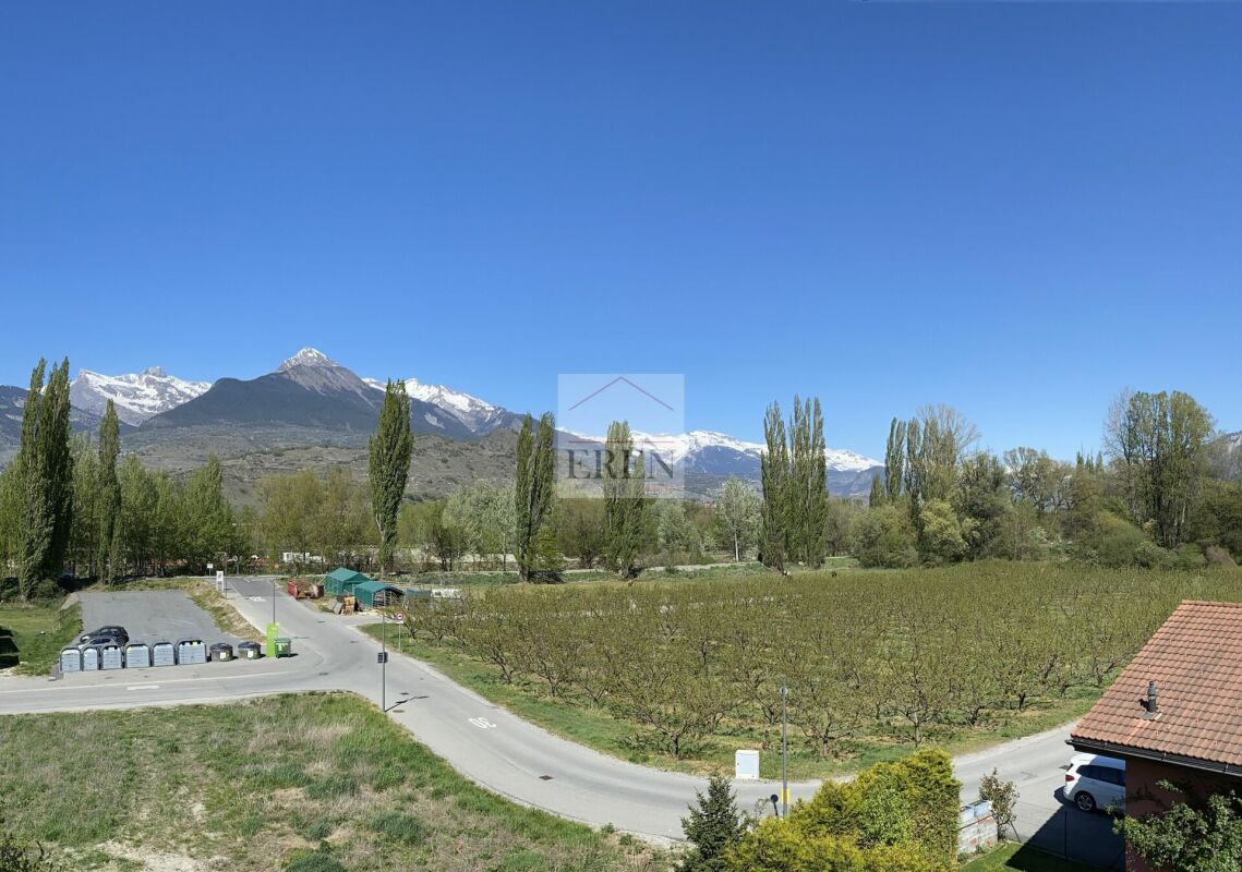 Magnifique Attique 2,5 pièces avec grande terrasse de 74 m2 et vue