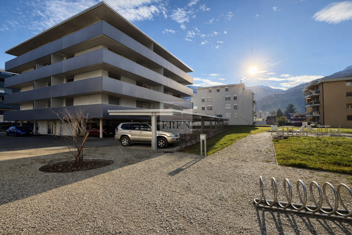 Lumineux Attique 4 pièces vitrés avec balcon-terrasse en angle de 45m2 et finition de qualité