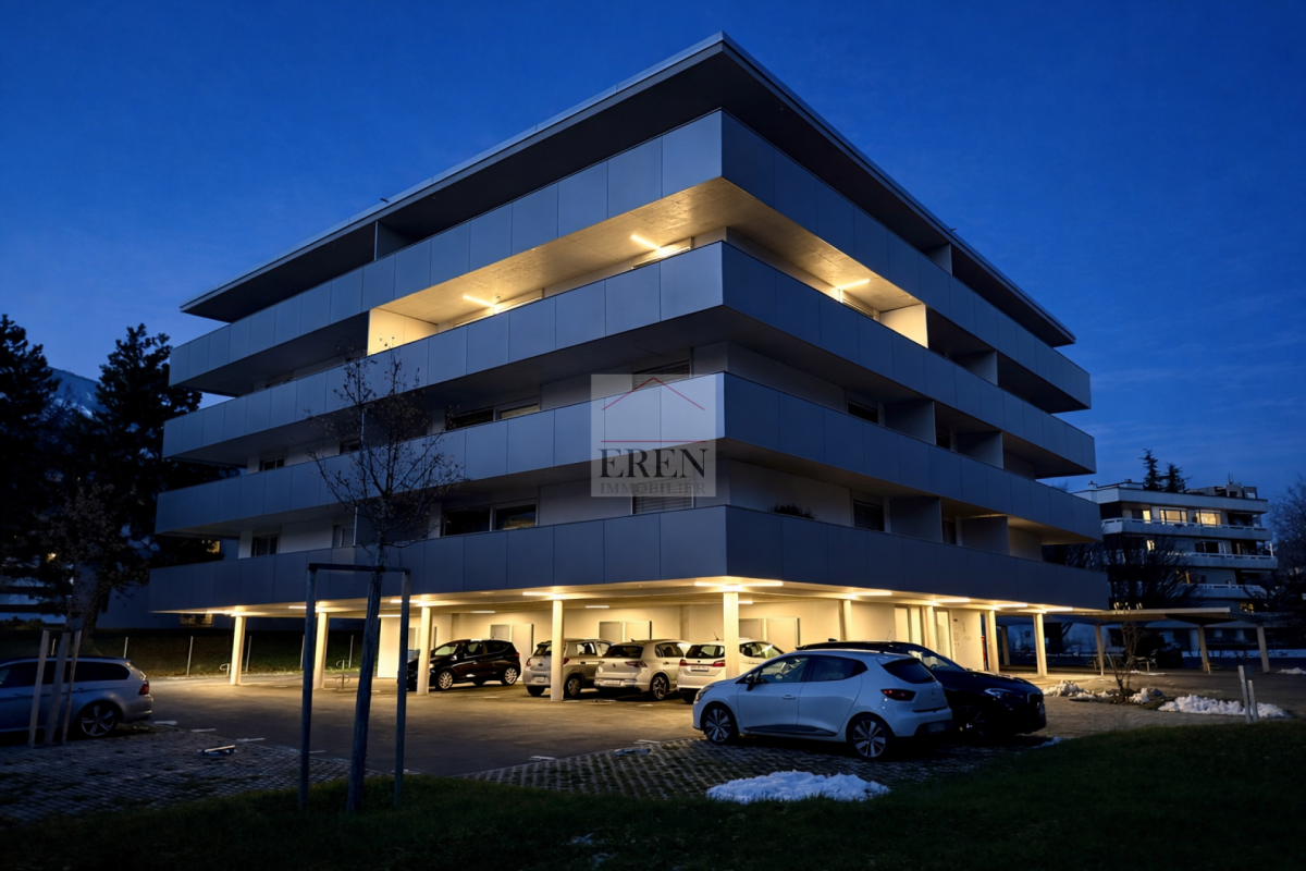 Lumineux Attique 4 pièces vitrés avec balcon-terrasse en angle de 45m2 et finition de qualité