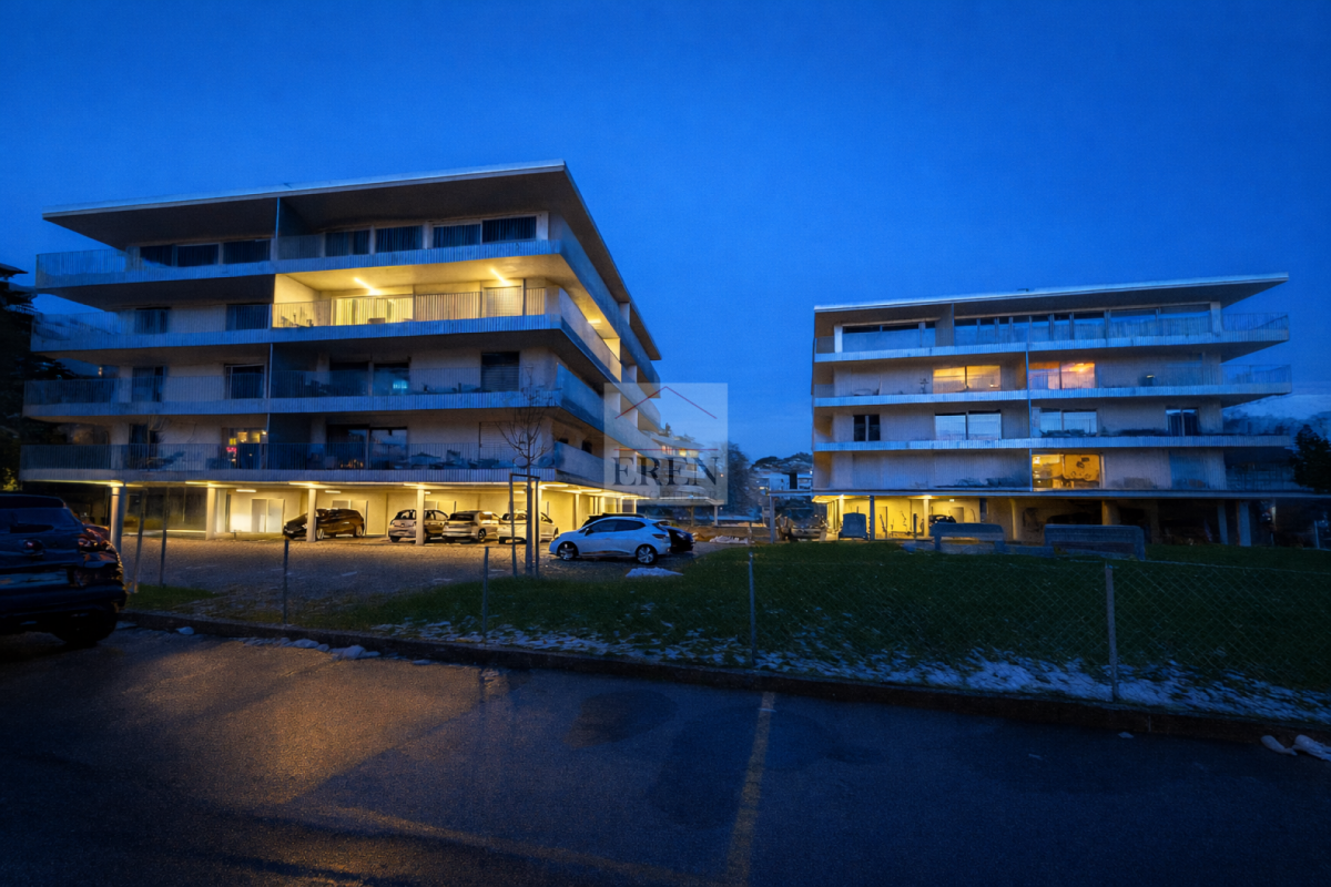 Lumineux Attique 4 pièces vitrés avec balcon-terrasse en angle de 45m2 et finition de qualité